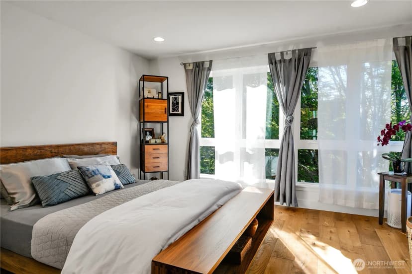 Property photo for 2375 Minor Avenue E, Seattle photo 11
