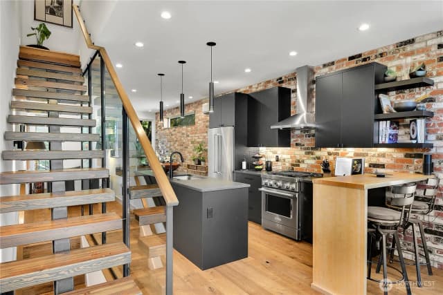 Property photo for 2375 Minor Avenue E, Seattle photo 2
