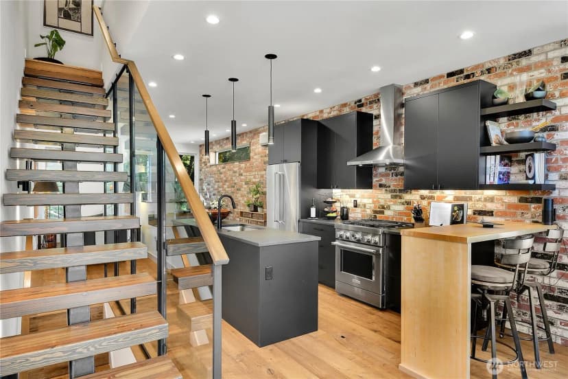 Property photo for 2375 Minor Avenue E, Seattle photo 2