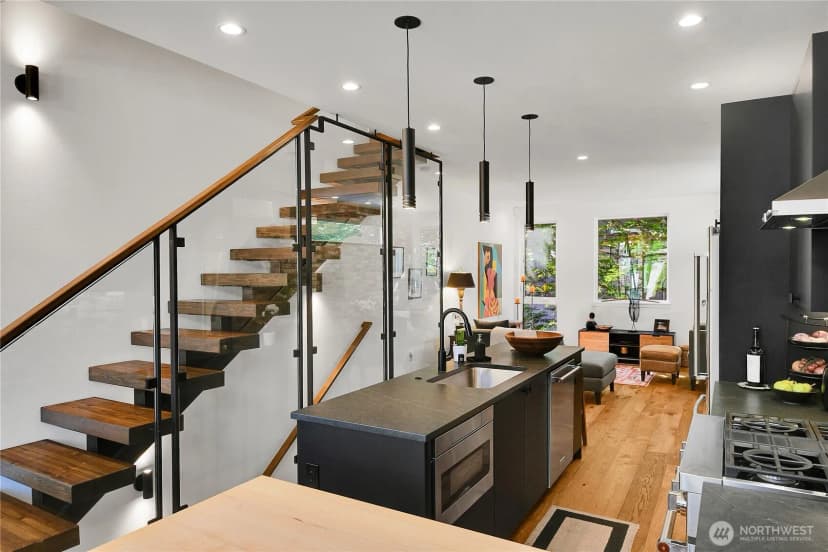 Property photo for 2375 Minor Avenue E, Seattle photo 3