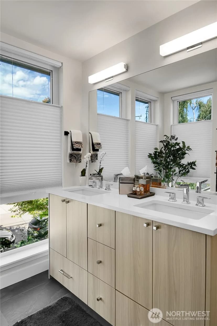 Property photo for 2375 Minor Avenue E, Seattle photo 15