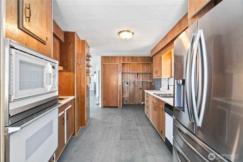 Property photo for 2372 Valley Avenue E, Port Orchard photo 16