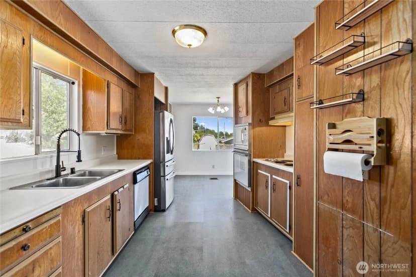 Property photo for 2372 Valley Avenue E, Port Orchard photo 18