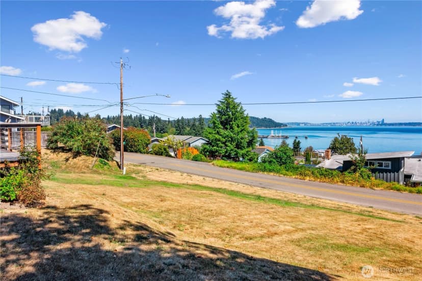 Property photo for 2372 Valley Avenue E, Port Orchard photo 9