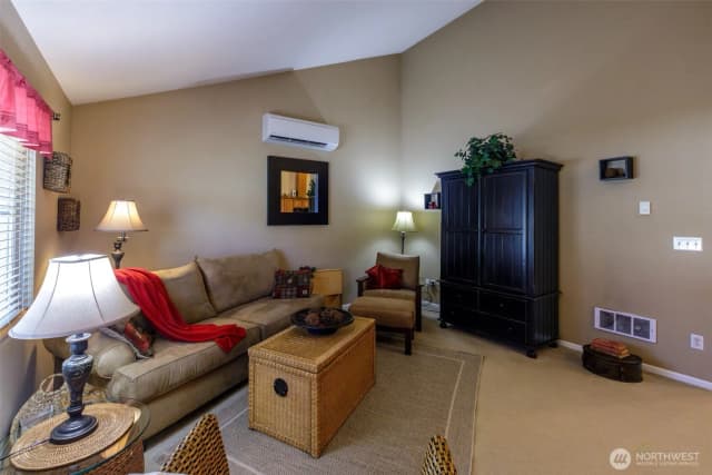 Property photo for 5867 Pennsylvania Street Se, Lacey photo 4