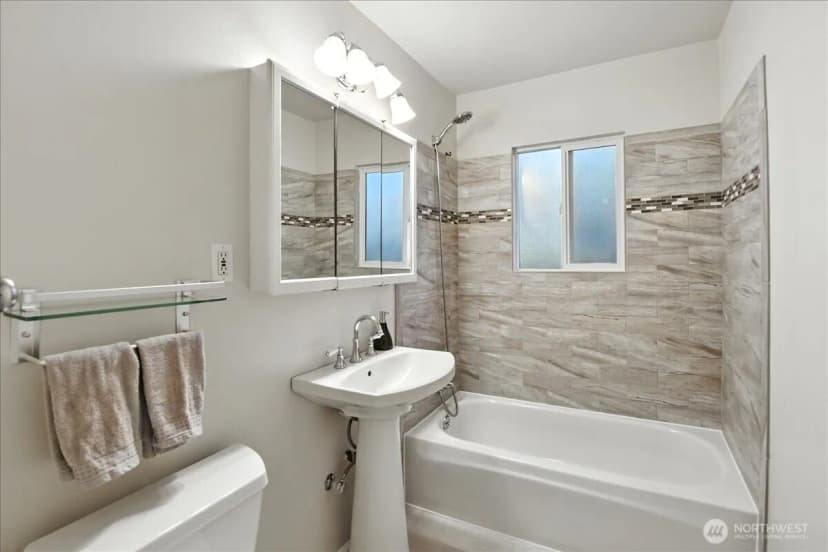 Property photo for 627 Sw 141st Street, Burien photo 10
