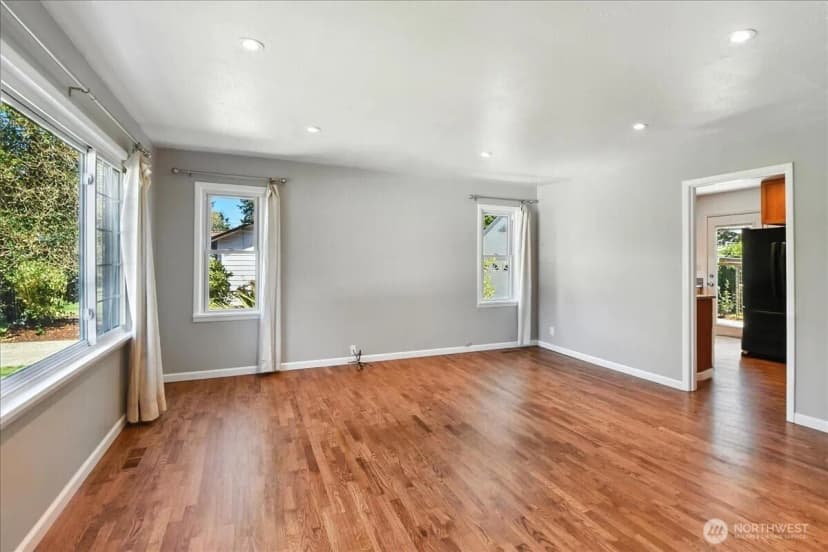 Property photo for 627 Sw 141st Street, Burien photo 3