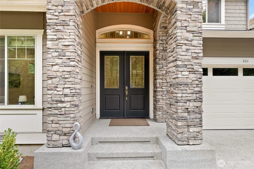 Property photo for 684 235th Avenue Ne, Sammamish photo 2