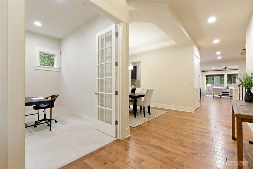 Property photo for 684 235th Avenue Ne, Sammamish photo 3