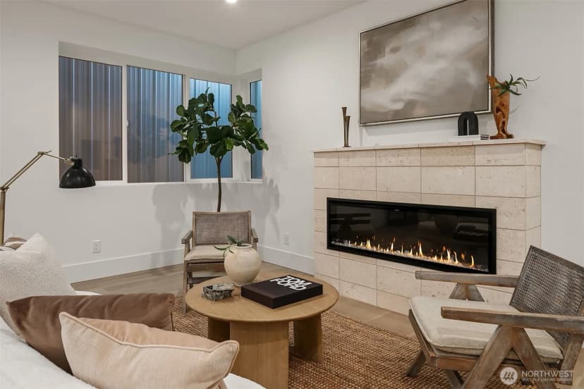 Property photo for 421 14th Avenue W #b, Kirkland photo 3