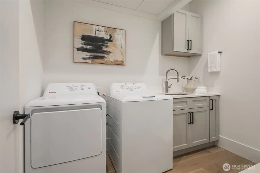 Property photo for 421 14th Avenue W #b, Kirkland photo 11