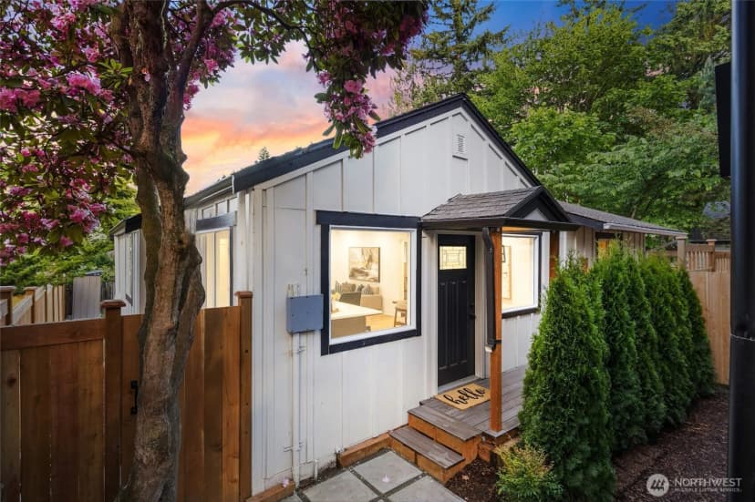Property photo for 11550 22nd Avenue Ne, Seattle photo 2