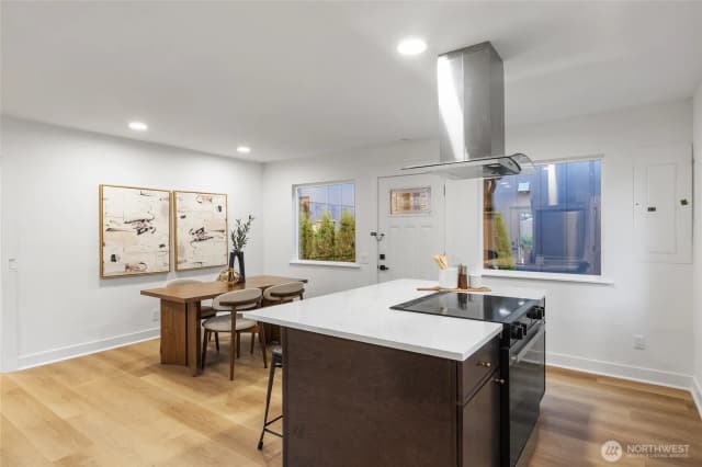 Property photo for 11550 22nd Avenue Ne, Seattle photo 5