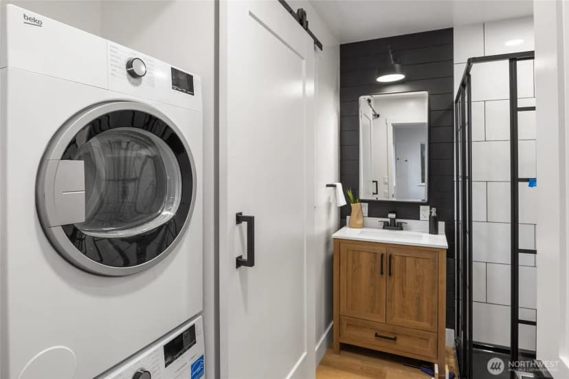 Property photo for 11550 22nd Avenue Ne, Seattle photo 9