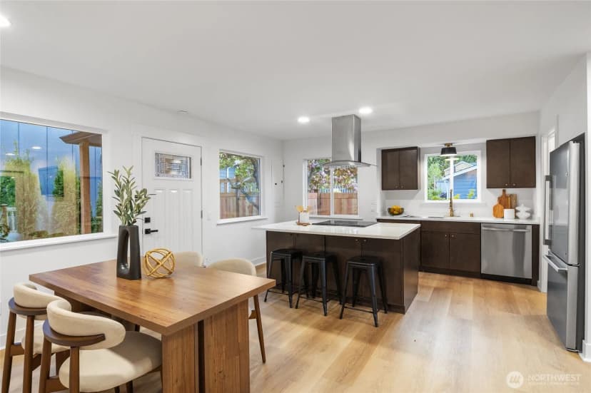 Property photo for 11550 22nd Avenue Ne, Seattle photo 6