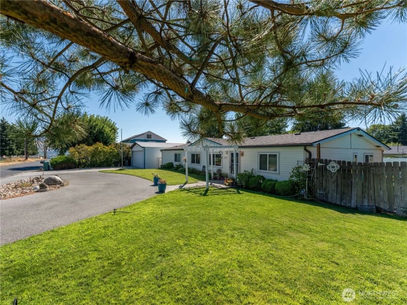 Property photo for 1623 Locust Street, Wenatchee photo 2
