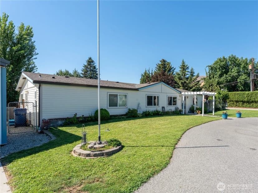 Property photo for 1623 Locust Street, Wenatchee photo 5