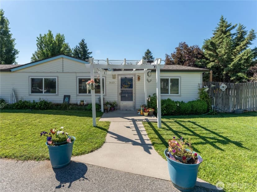 Property photo for 1623 Locust Street, Wenatchee photo 6