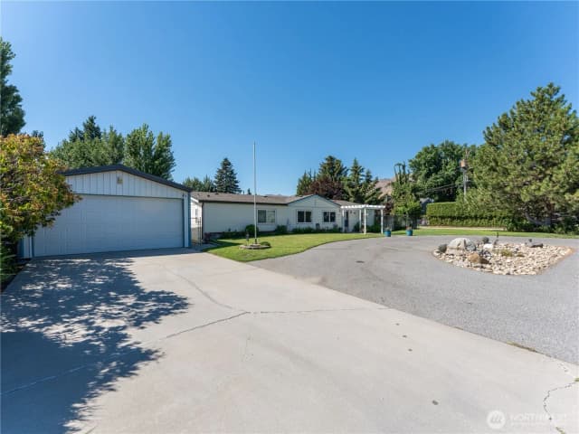 Property photo for 1623 Locust Street, Wenatchee photo 3