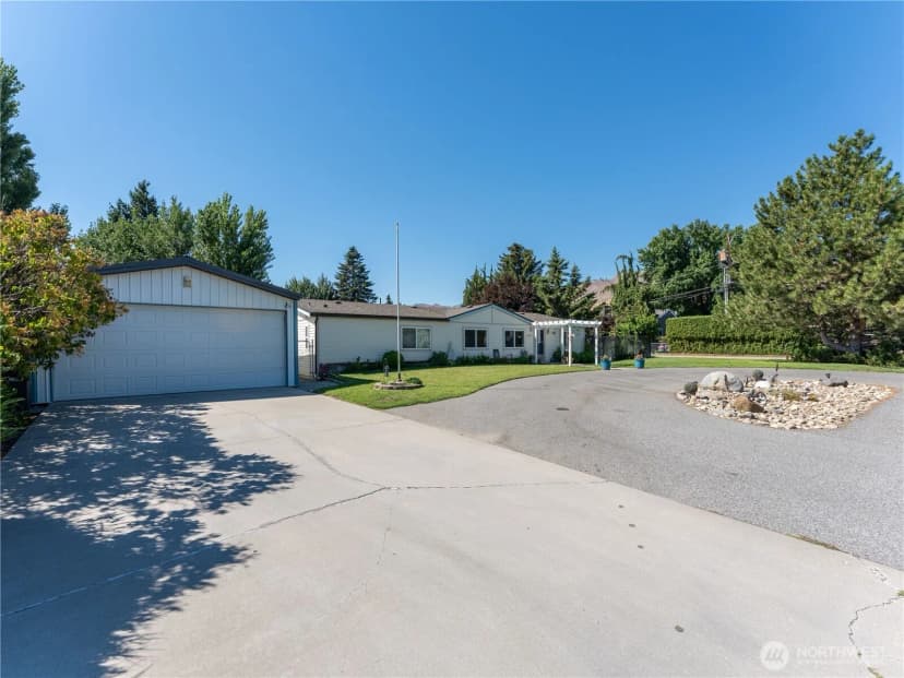 Property photo for 1623 Locust Street, Wenatchee photo 3