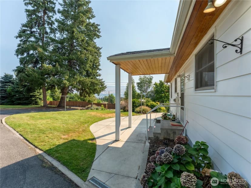 Property photo for 1610 Walnut Street, Wenatchee photo 30