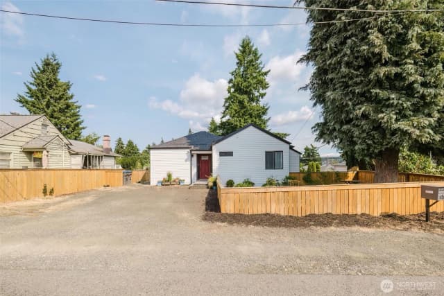 Property photo for 1122 Evans Avenue W, Bremerton photo 2