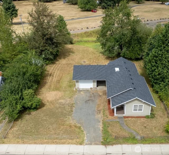 Property photo for 612 Main Avenue, Morton