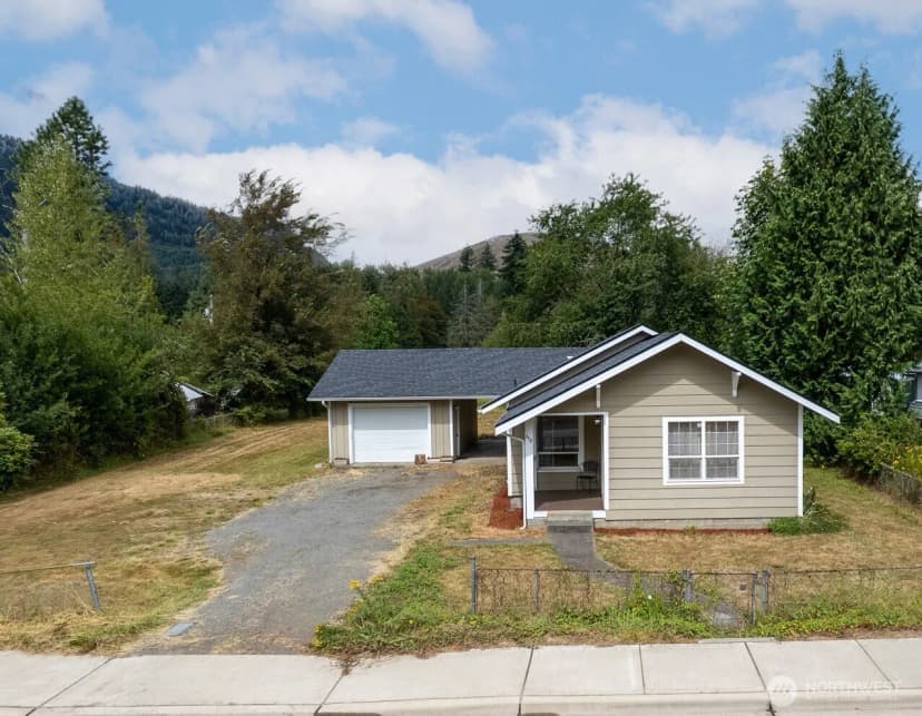 Property photo for 612 Main Avenue, Morton photo 2