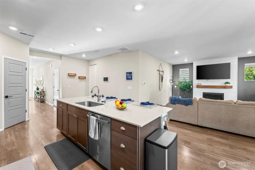 Property photo for 32540 Granite Court, Black Diamond photo 17