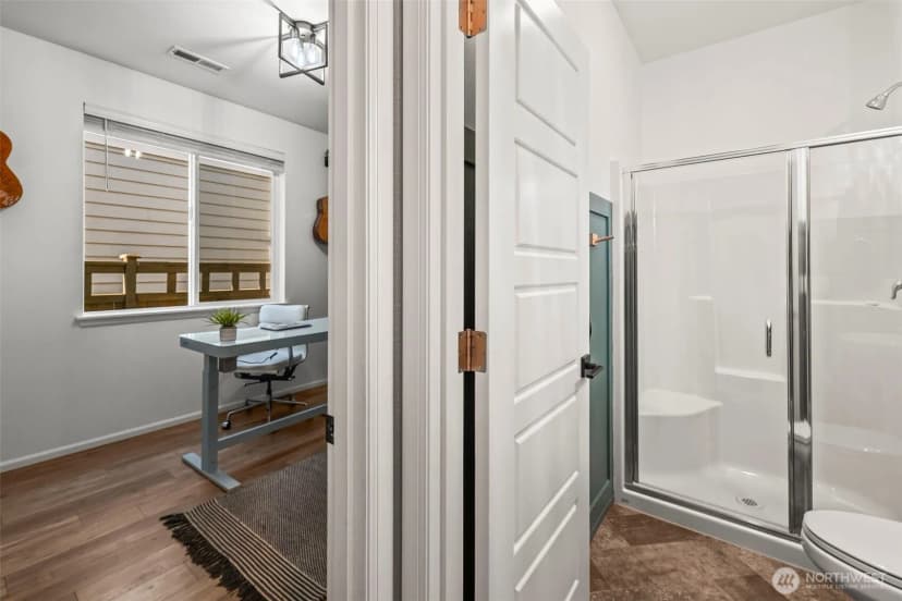 Property photo for 32540 Granite Court, Black Diamond photo 11