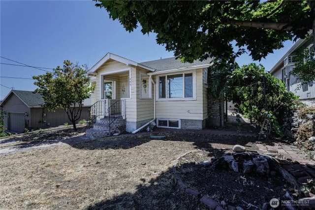 Property photo for 145 Crawford Avenue, Wenatchee photo 2