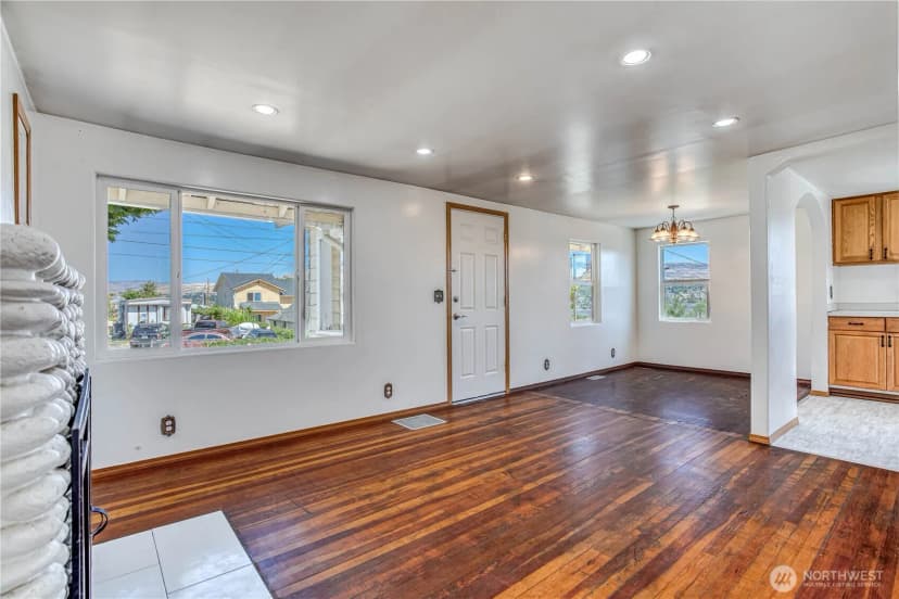 Property photo for 145 Crawford Avenue, Wenatchee photo 3