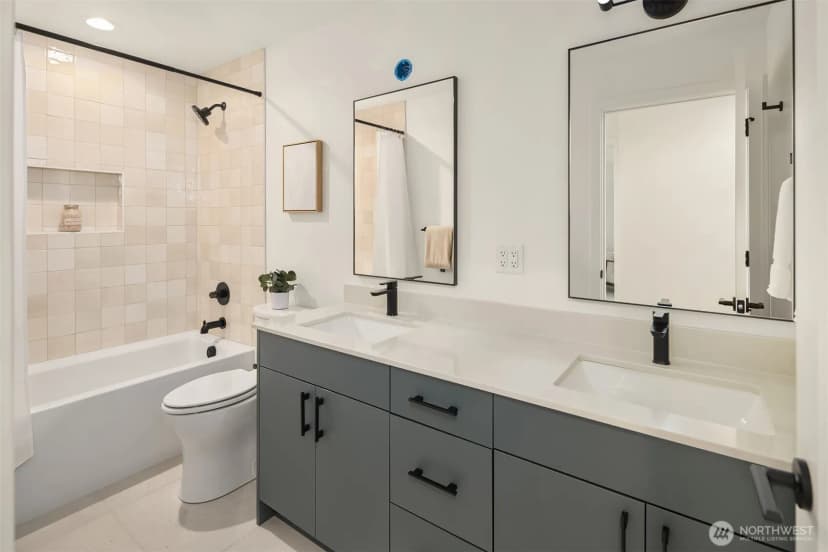 Property photo for 2649 41st Avenue Sw, Seattle photo 22