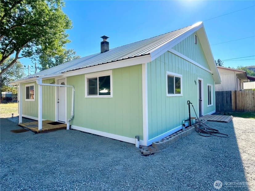 Property photo for 423 3rd Avenue W, Omak photo 2