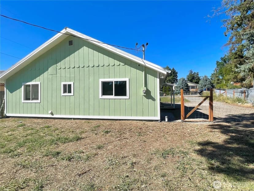 Property photo for 423 3rd Avenue W, Omak photo 35