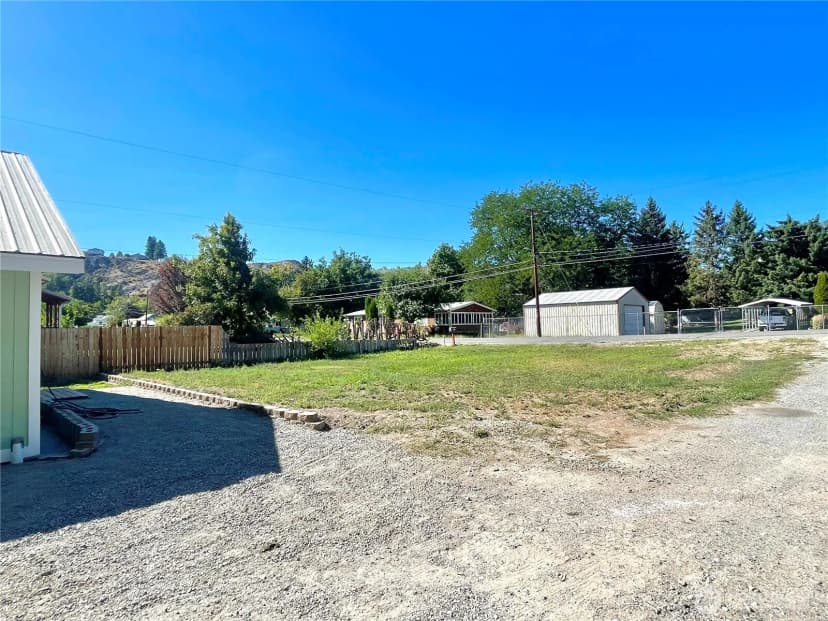 Property photo for 423 3rd Avenue W, Omak photo 28