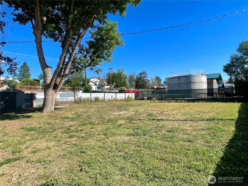 Property photo for 423 3rd Avenue W, Omak photo 34