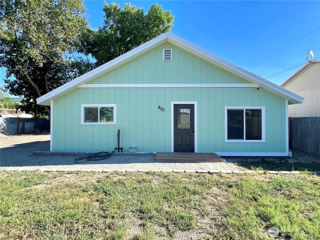 Property photo for 423 3rd Avenue W, Omak