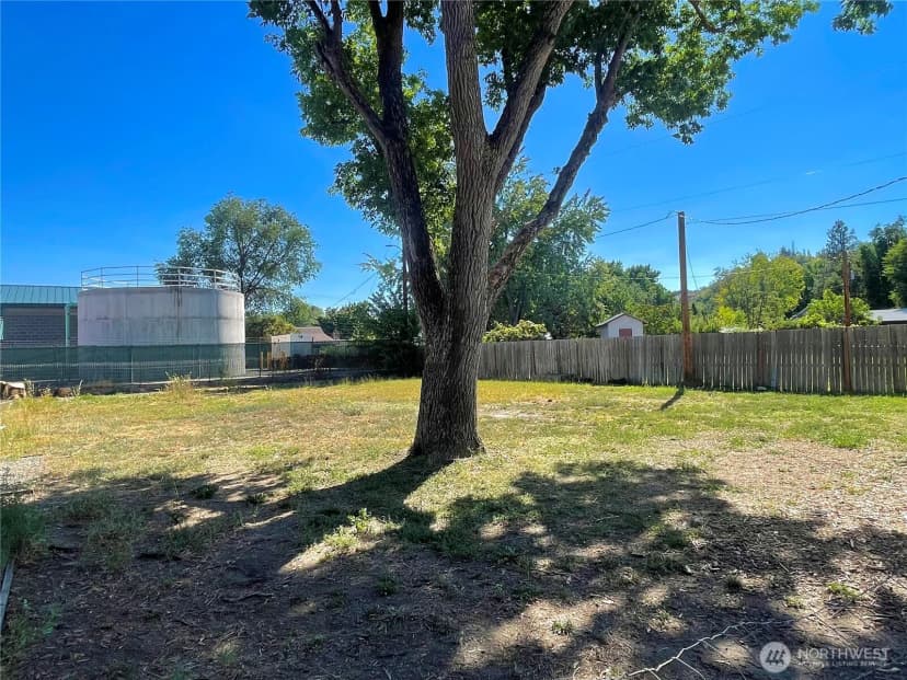 Property photo for 423 3rd Avenue W, Omak photo 38