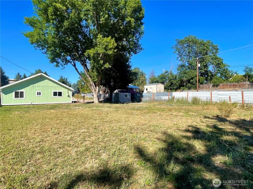 Property photo for 423 3rd Avenue W, Omak photo 32