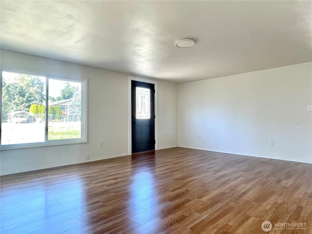 Property photo for 423 3rd Avenue W, Omak photo 4