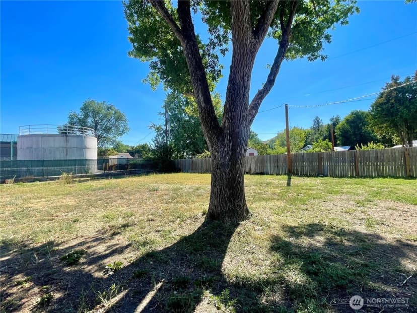 Property photo for 423 3rd Avenue W, Omak photo 31