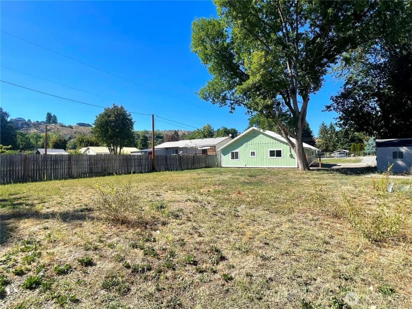 Property photo for 423 3rd Avenue W, Omak photo 33