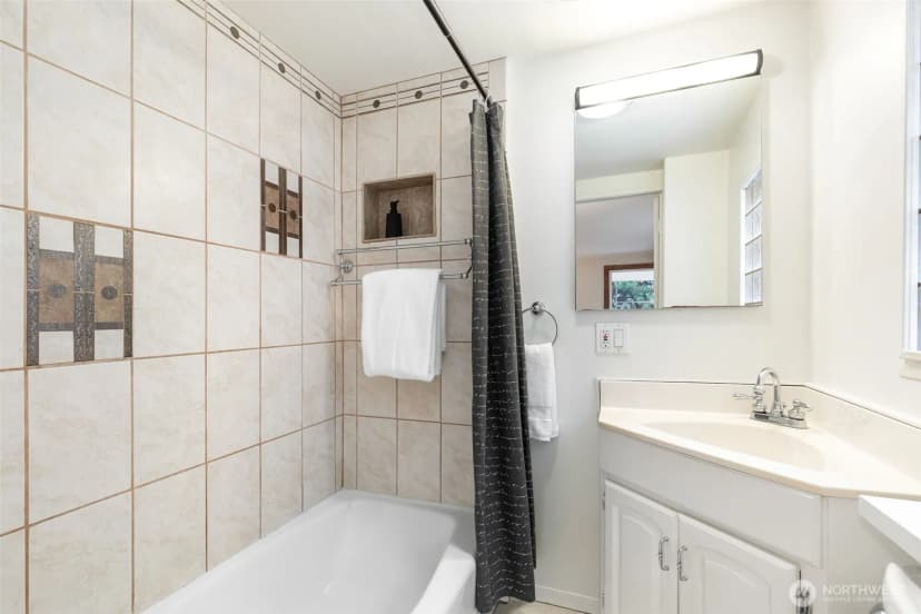 Property photo for 4224 3rd Avenue Nw, Seattle photo 16