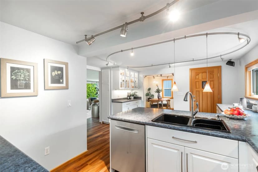 Property photo for 4224 3rd Avenue Nw, Seattle photo 10