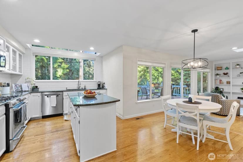 Property photo for 2713 224th Avenue Ne, Sammamish photo 11