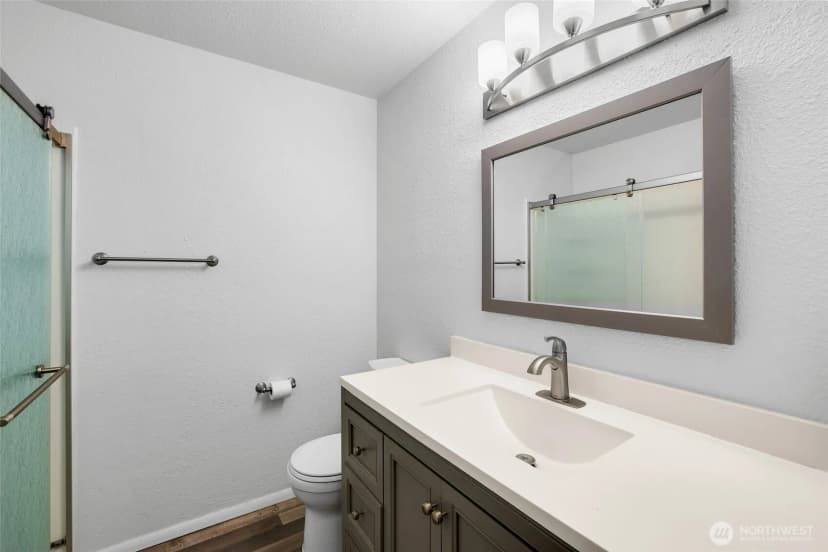 Property photo for 1215 Jasper Avenue Ne, Olympia photo 26