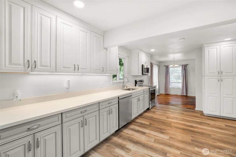 Property photo for 1215 Jasper Avenue Ne, Olympia photo 11