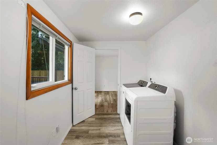 Property photo for 1215 Jasper Avenue Ne, Olympia photo 29