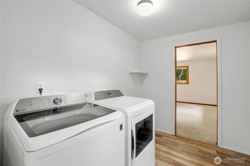Property photo for 1215 Jasper Avenue Ne, Olympia photo 28